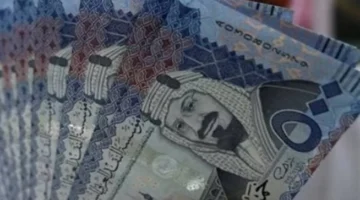 سعره بالبنك الأهلي.. تطورات جديدة في صرف الريال السعودي أمام الجنيه اليوم